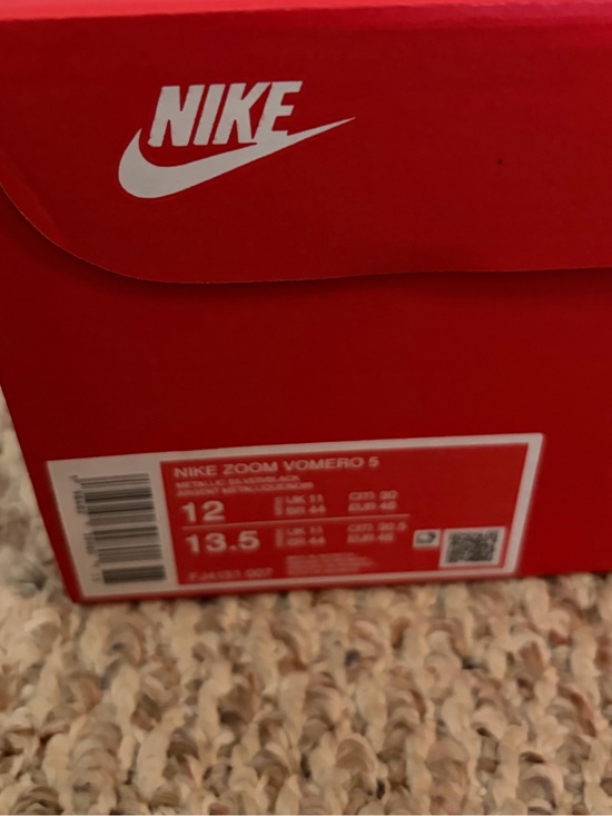 NEW IN BOX Nike Men’s zoom vomero 5 sneakers size 12 main image 5